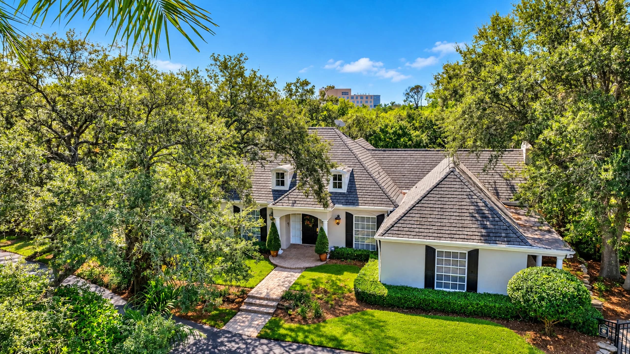 216 Cocohatchee Blvd
