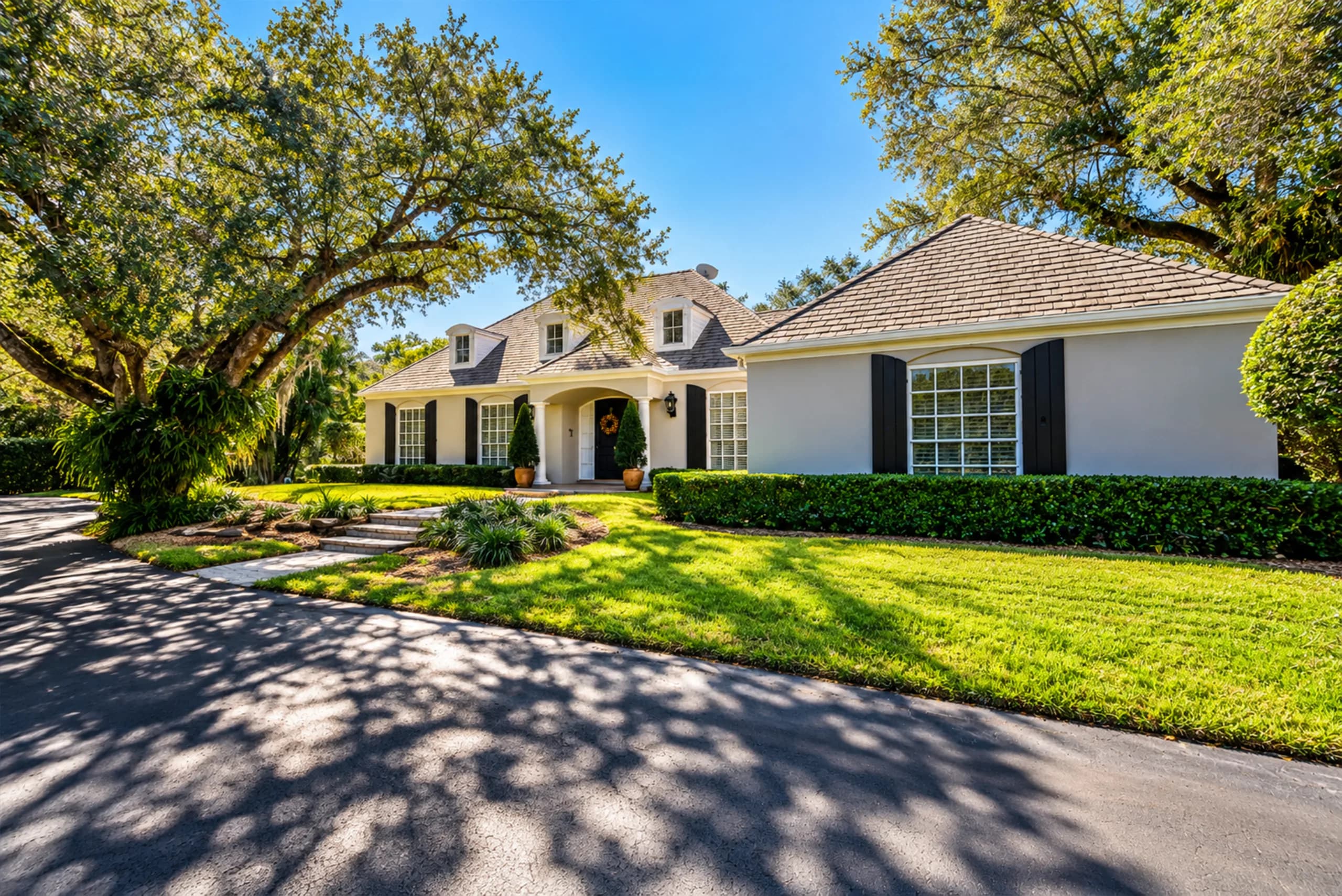 216 Cocohatchee Blvd