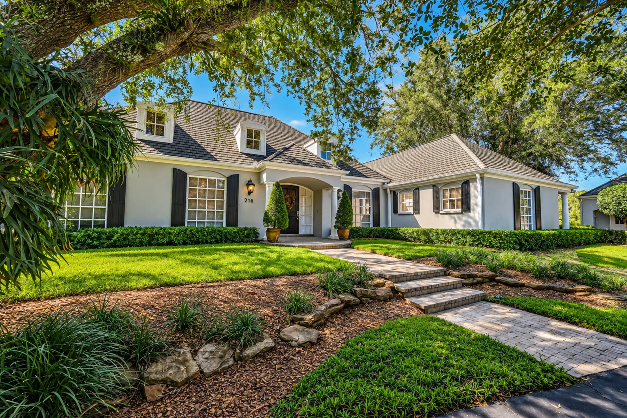 216 Cocohatchee Blvd
