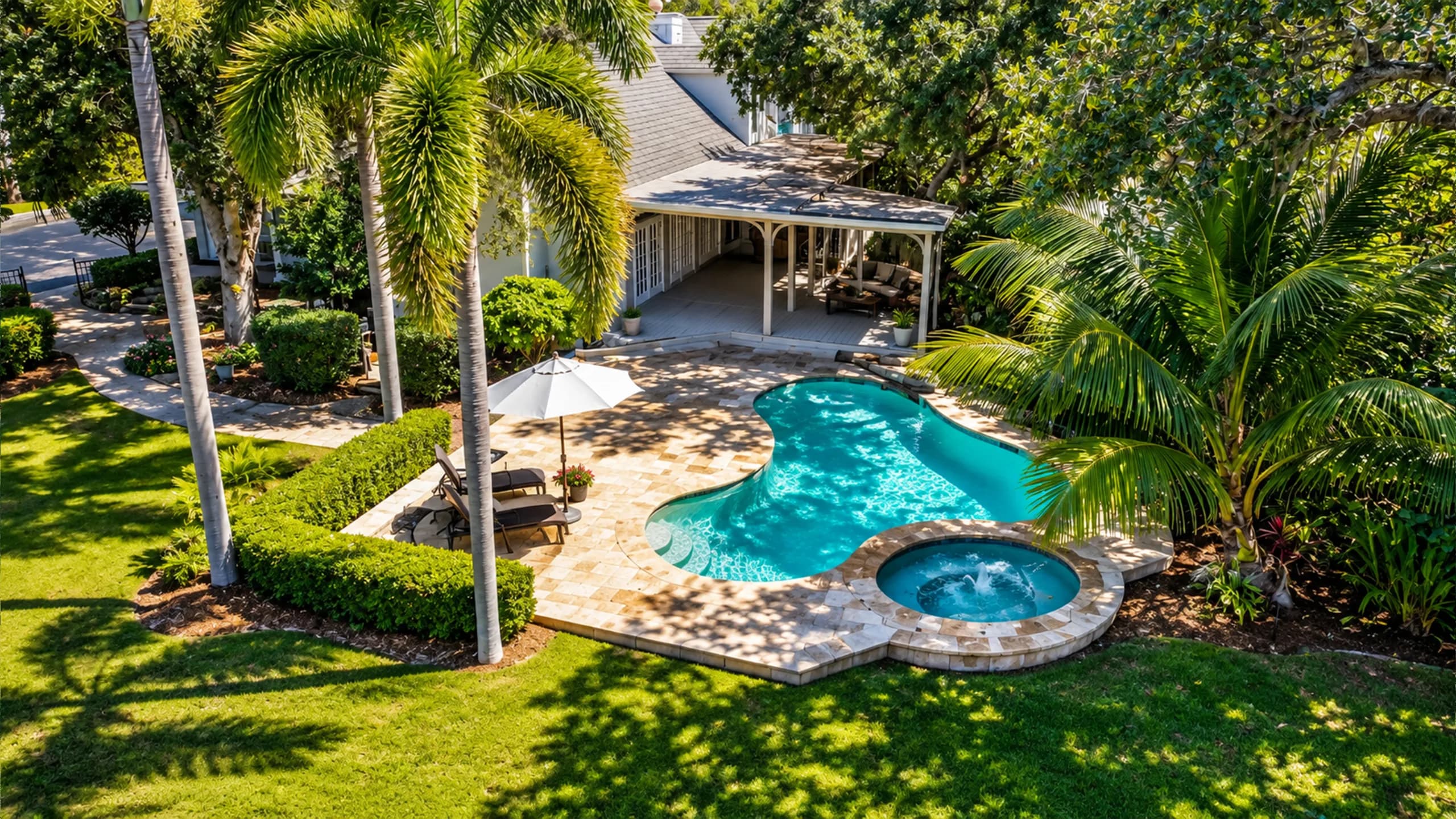 216 Cocohatchee Blvd