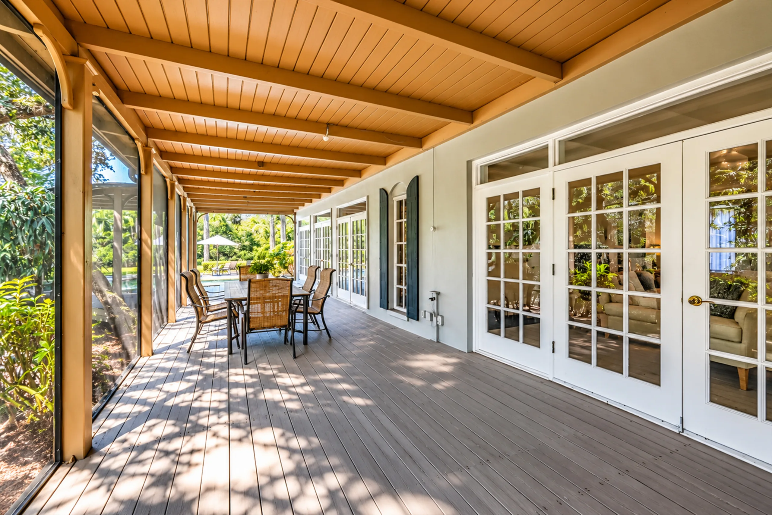 216 Cocohatchee Blvd