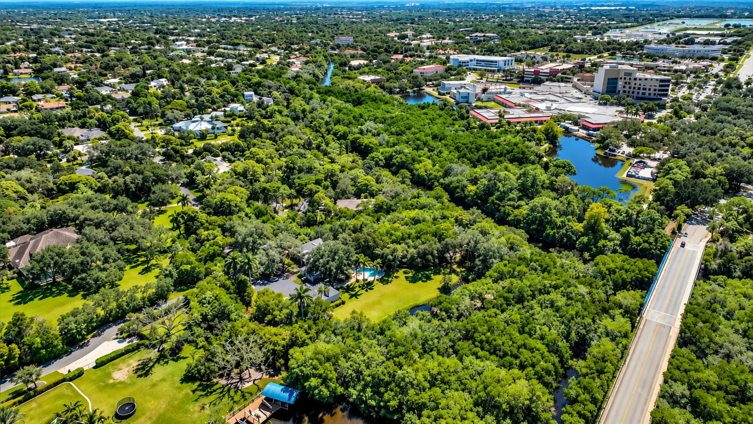 216 Cocohatchee Blvd