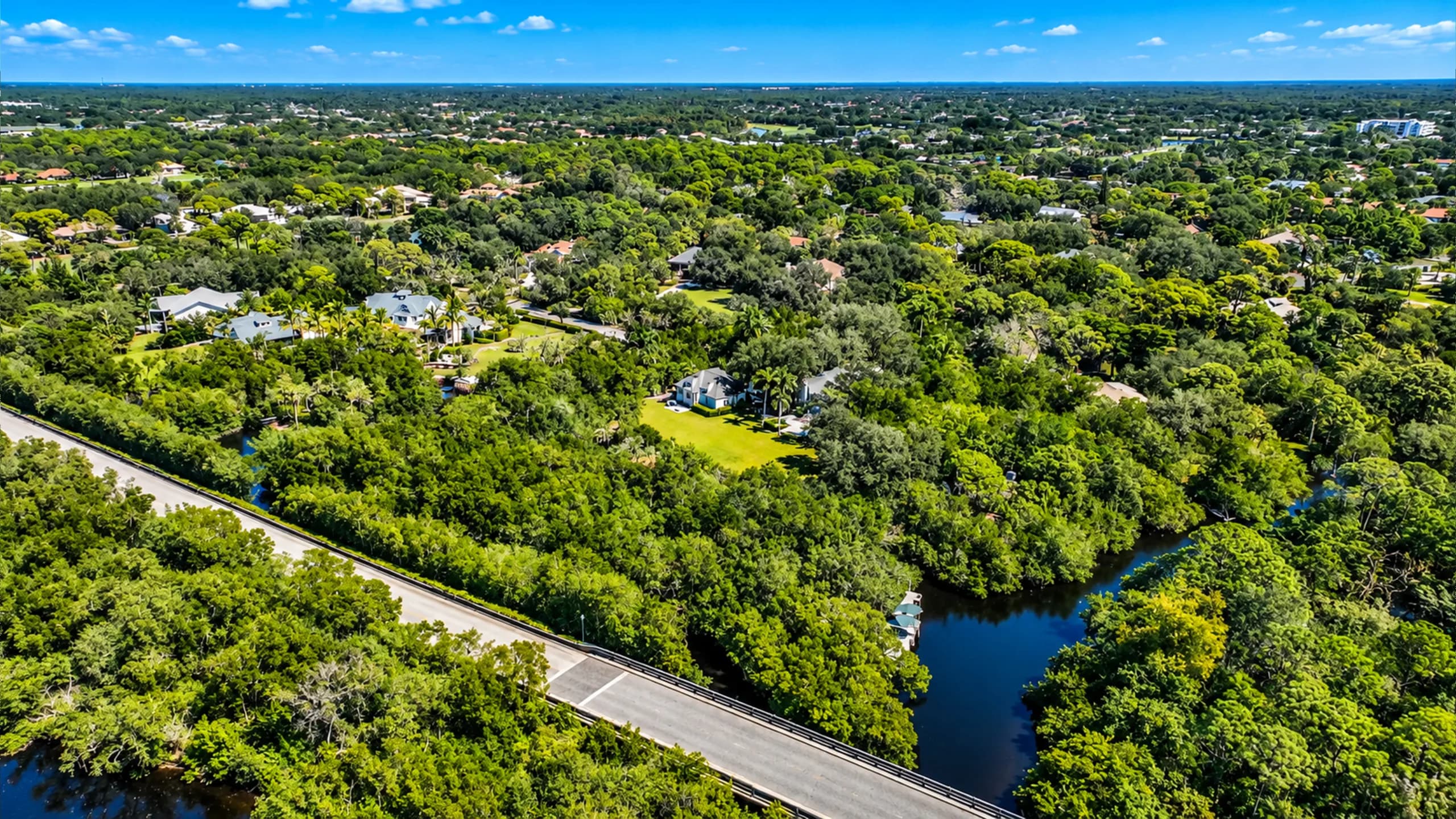 216 Cocohatchee Blvd
