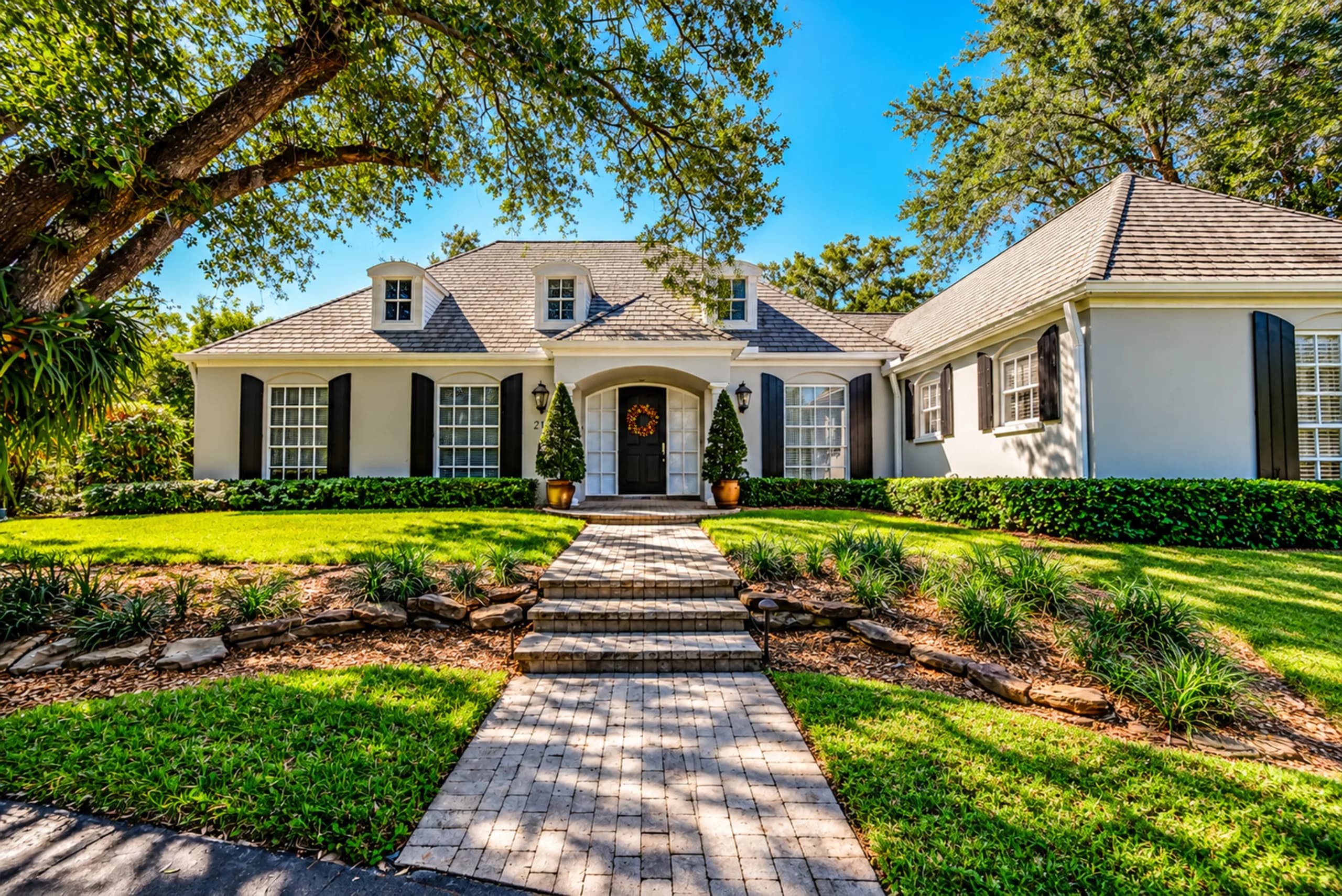 216 Cocohatchee Blvd