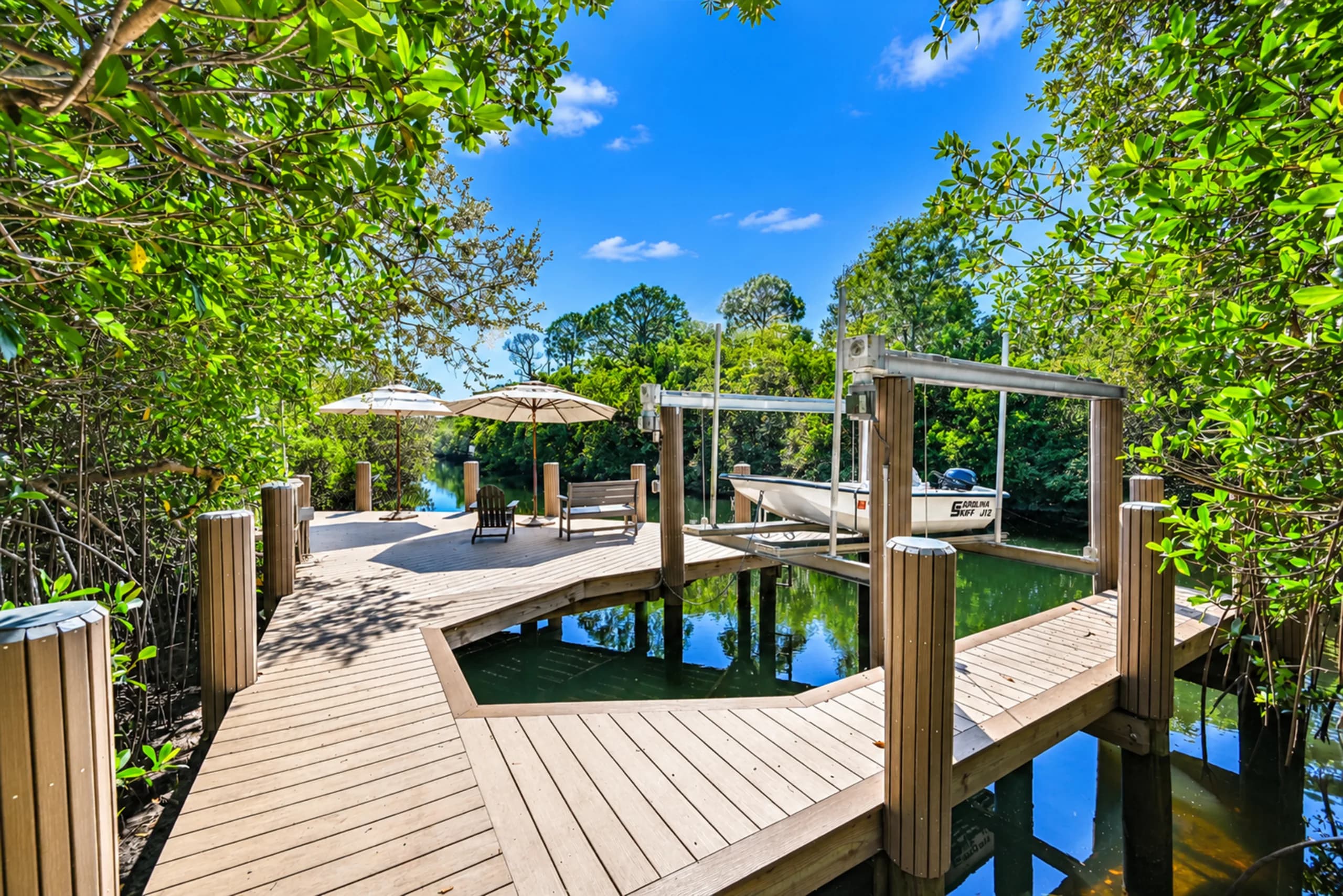 216 Cocohatchee Blvd