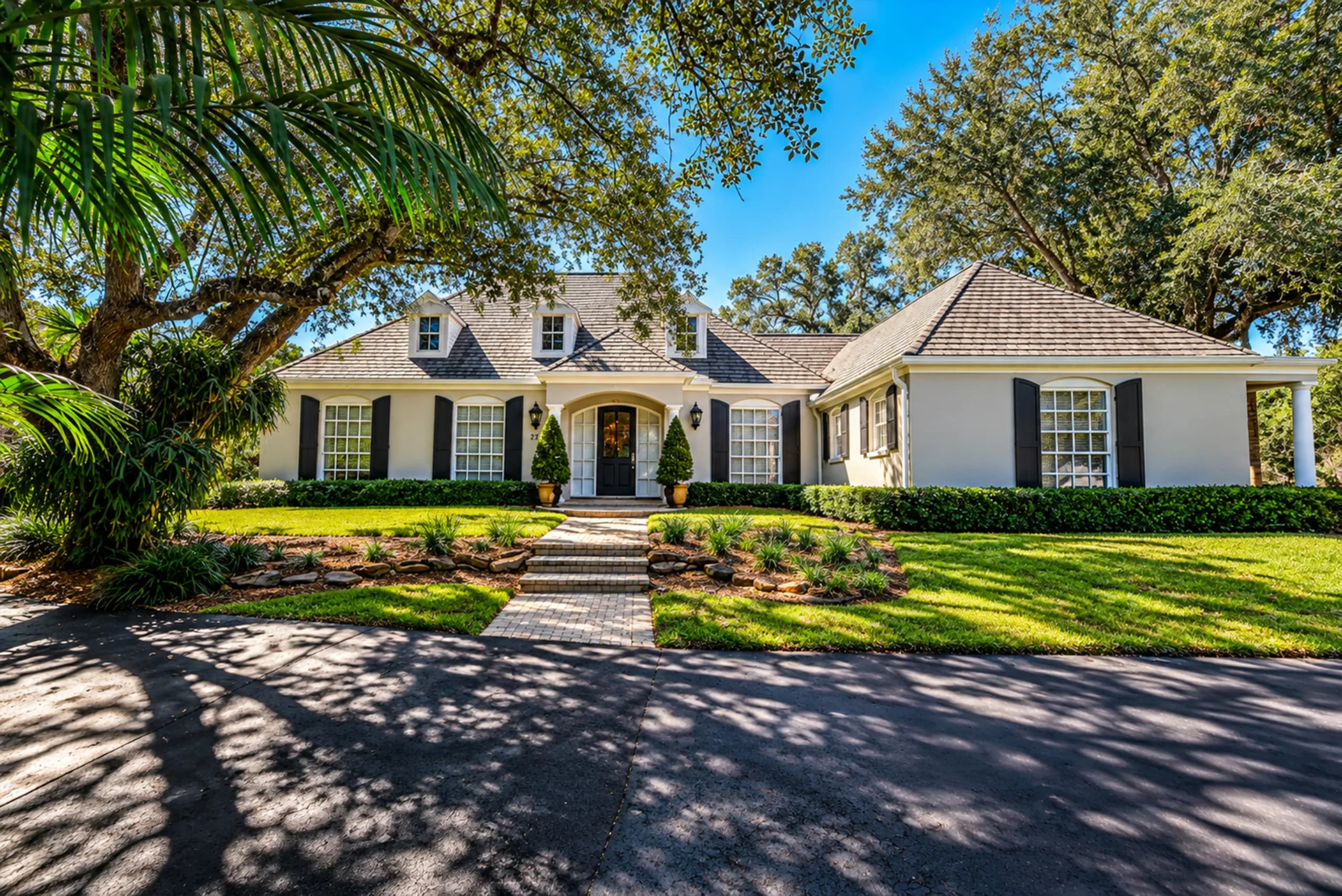 216 Cocohatchee Blvd