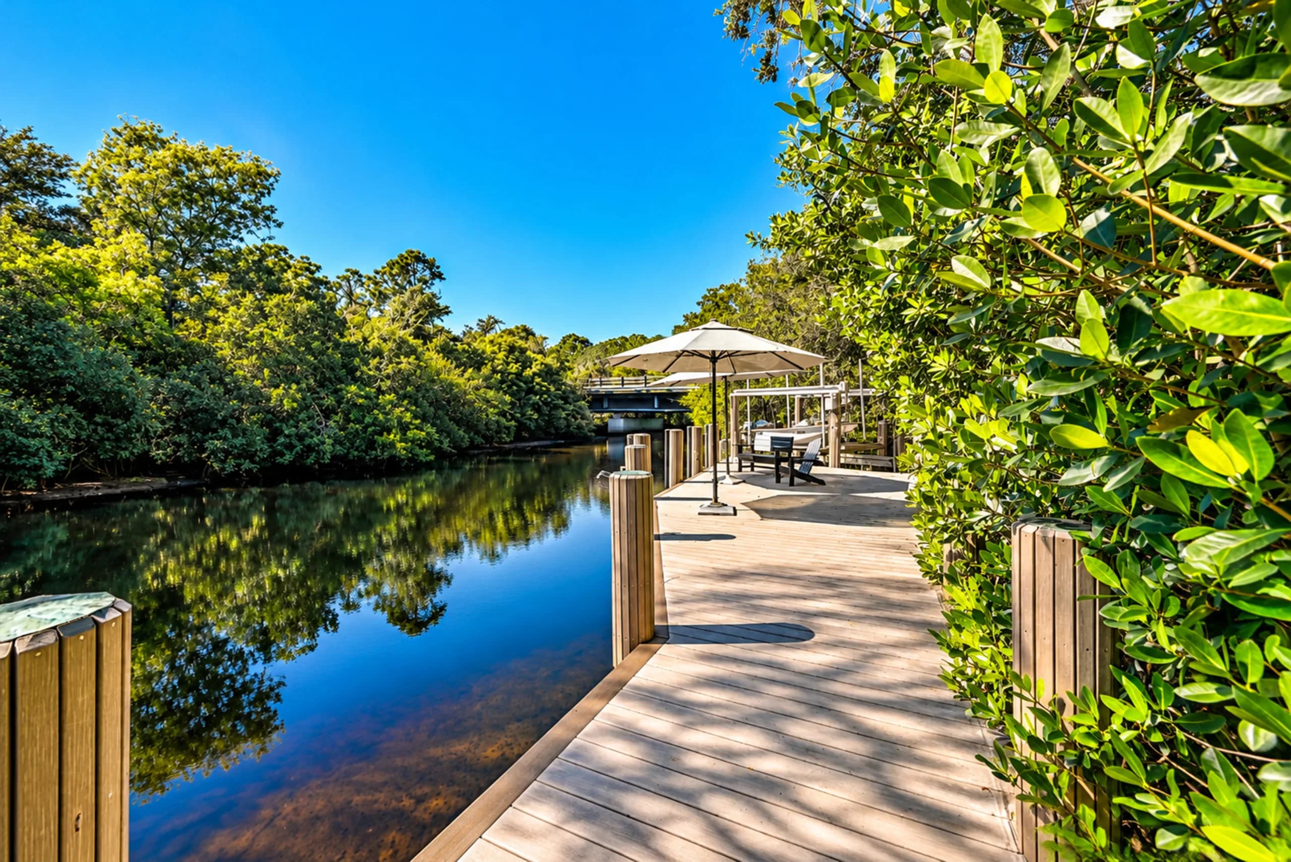 216 Cocohatchee Blvd