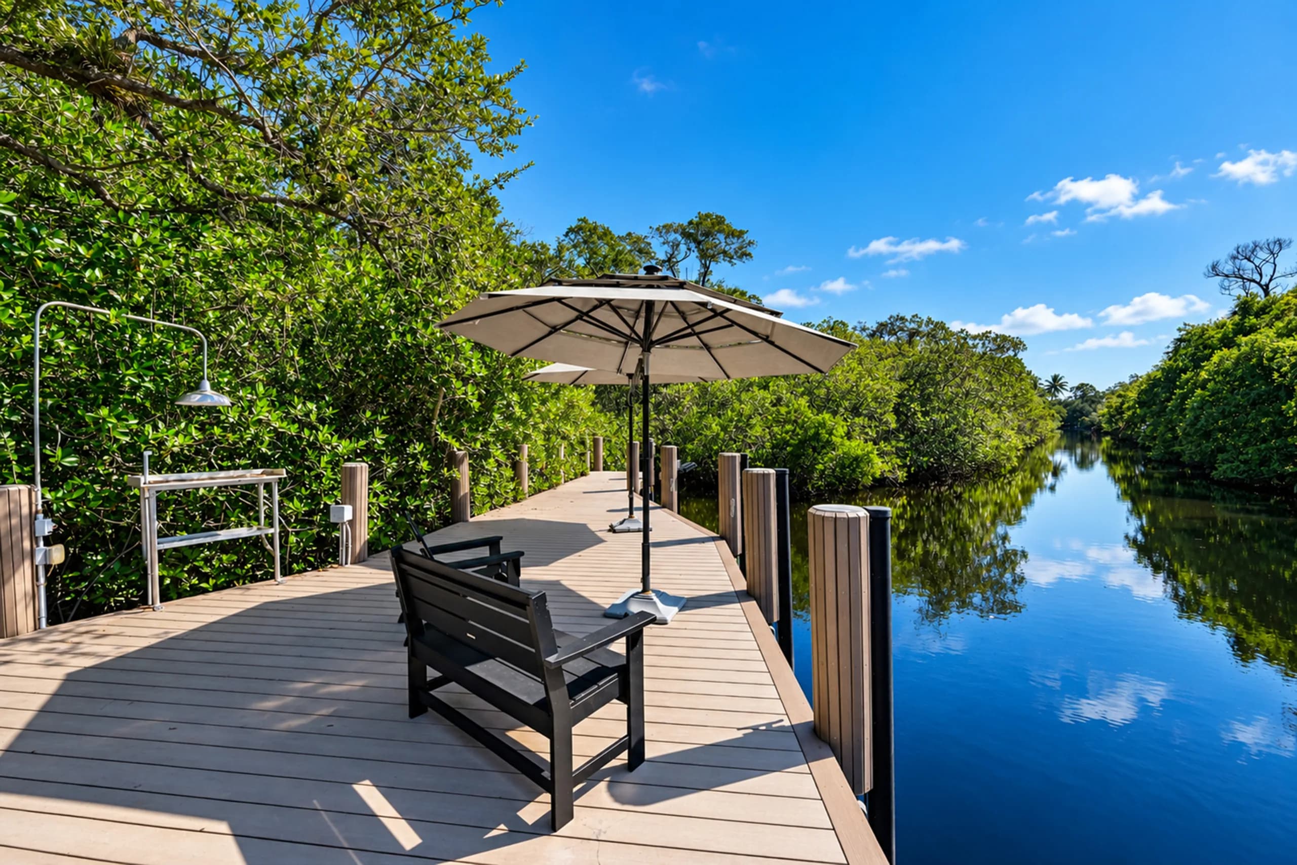 216 Cocohatchee Blvd