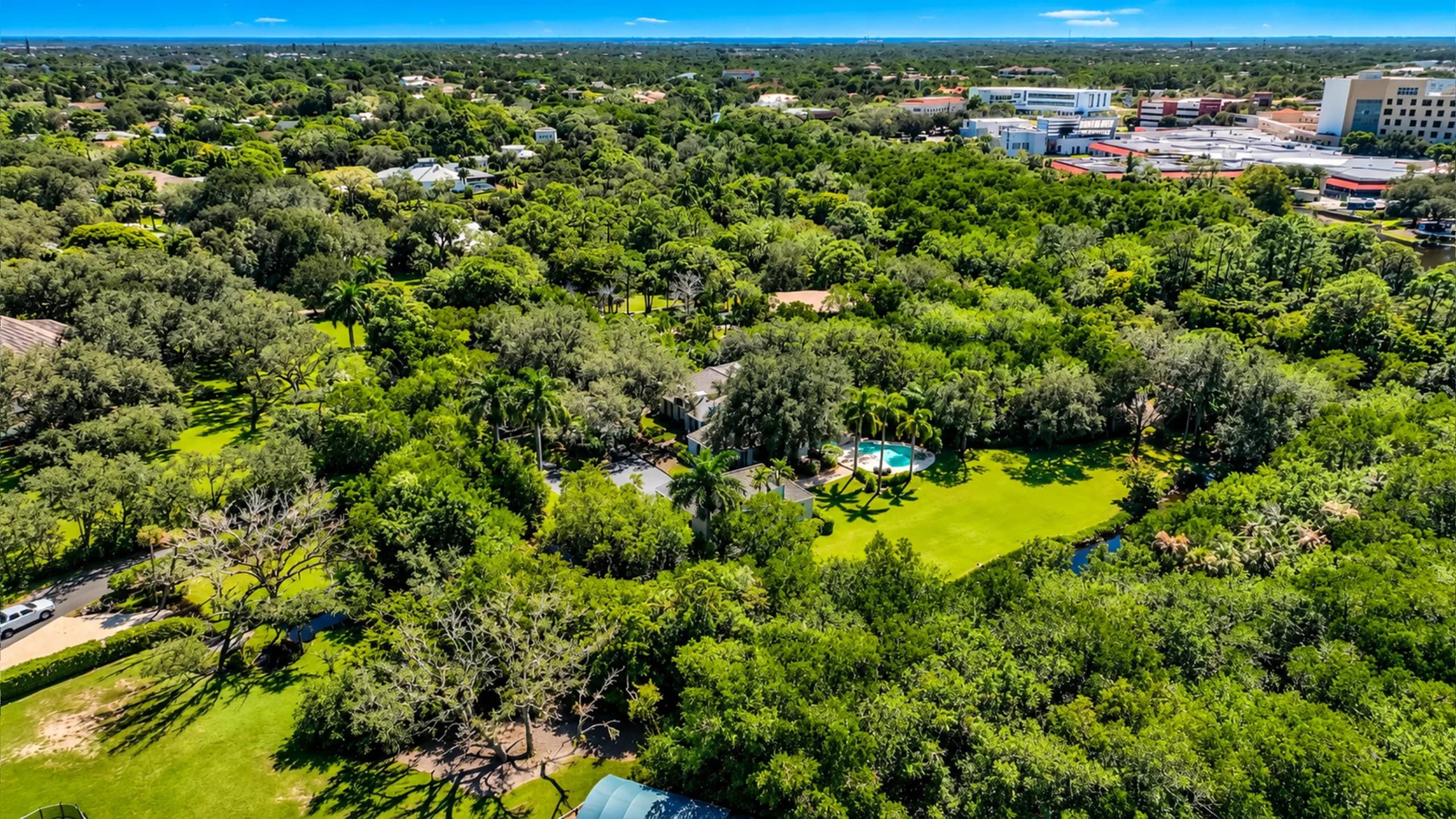 216 Cocohatchee Blvd